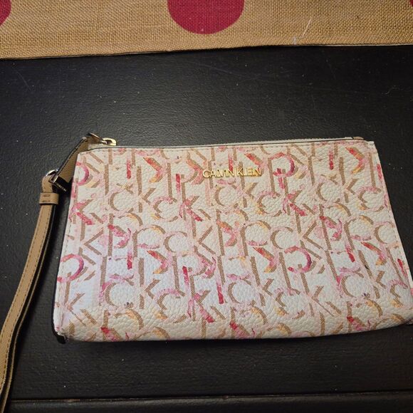NWOT Calvin Klein Wristlet Spellout Logo Pink Tan Pastel Gold Hardware CUTE - Picture 1 of 3